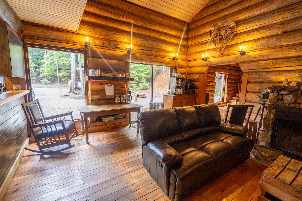 White Grizzly Cat Skiing Lodge photo 3