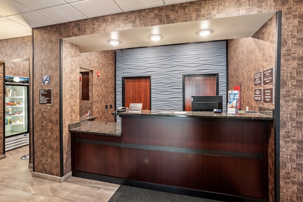 Cobblestone Hotel & Suites - De Pere/Green Bay photo 2