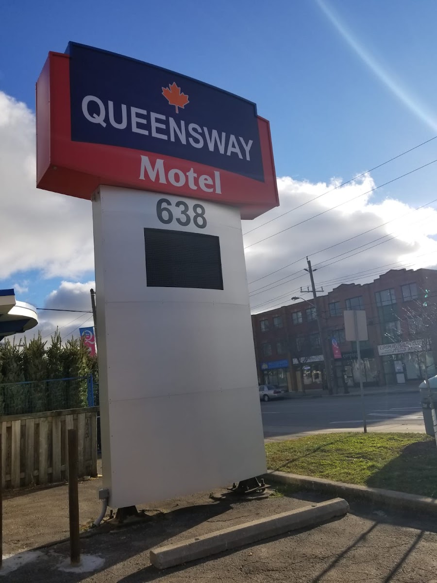 Queensway Motel