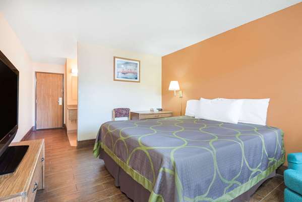 Super 8 by Wyndham Deming NM photo 2