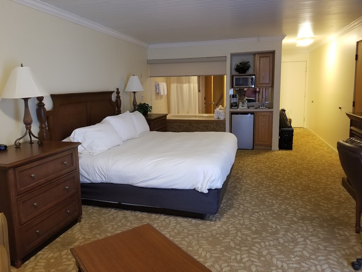 Weathervane Terrace Inn & Suites photo 2