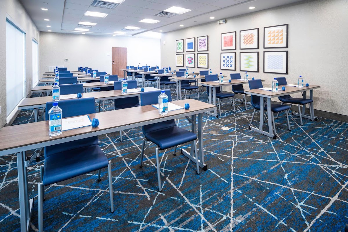 Holiday Inn Express & Suites Brevard – City Center by IHG photo 2