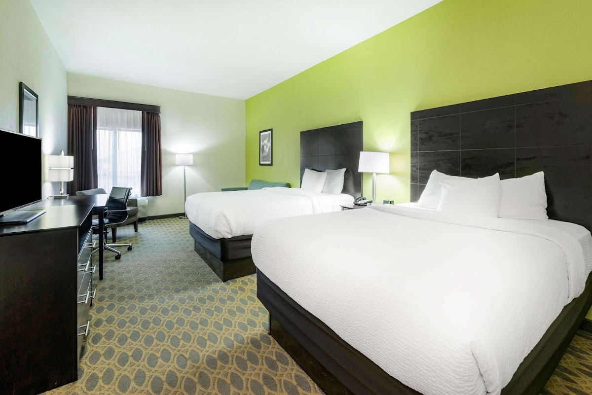 La Quinta Inn & Suites by Wyndham Columbus - Grove City photo 2