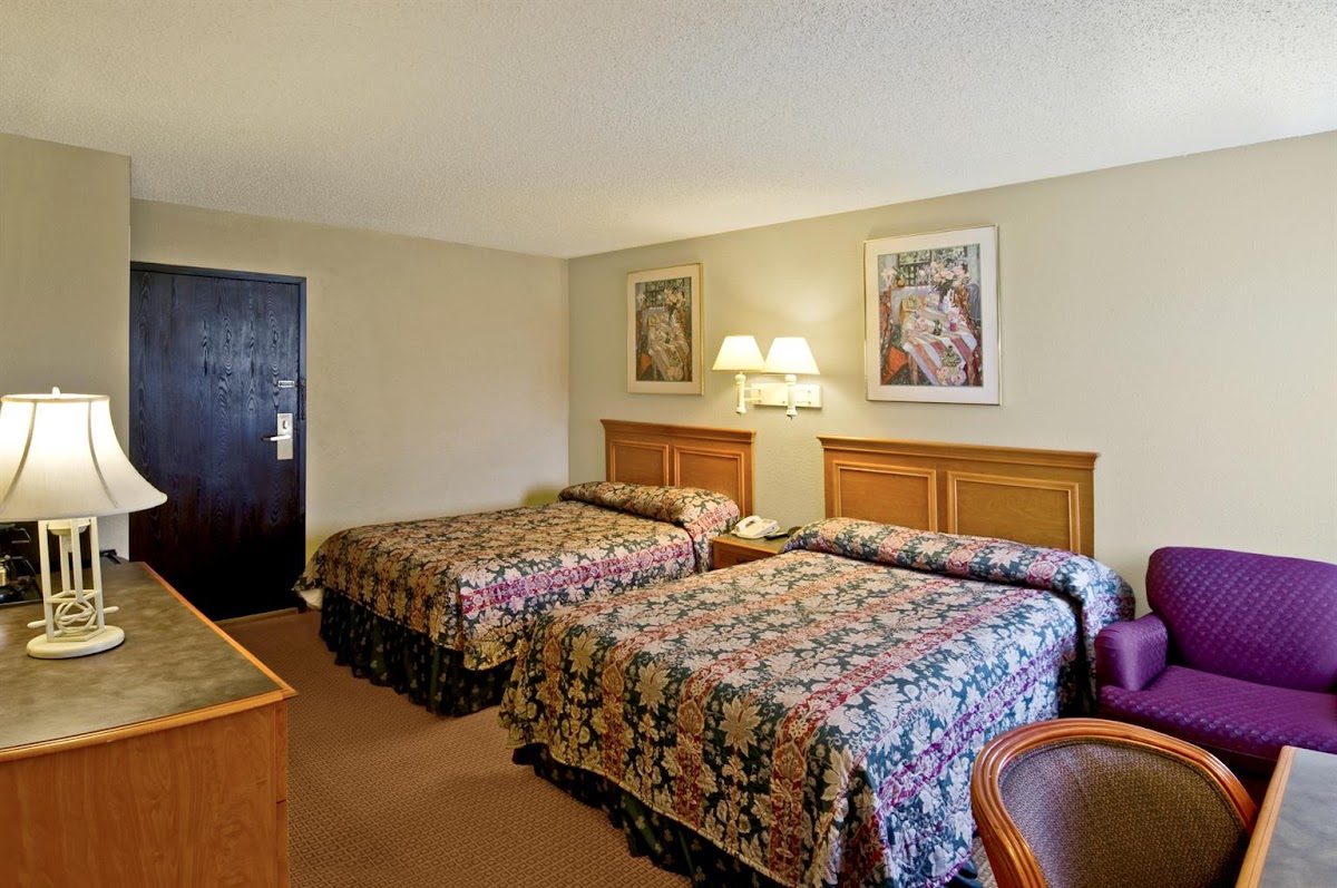 Americas Best Value Inn & Suites Hesston photo 2