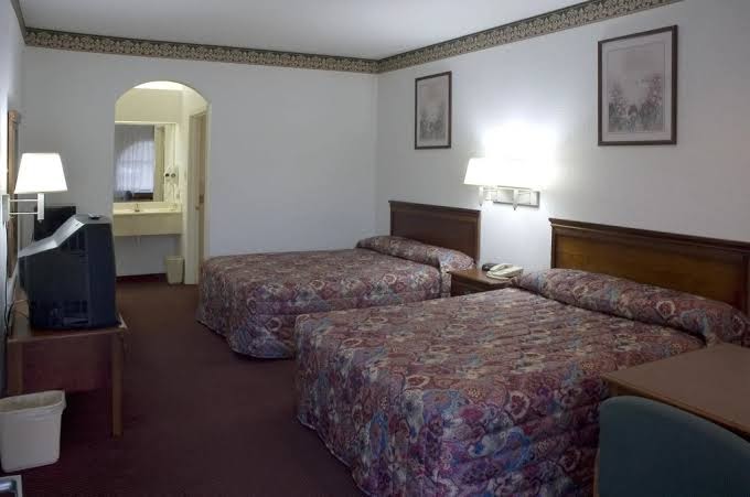 Budget Host-Hempstead Inn photo 2