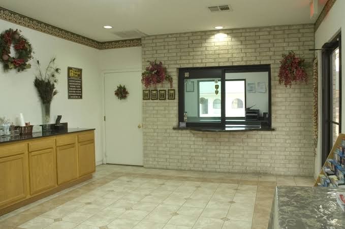 Budget Host-Hempstead Inn photo 3