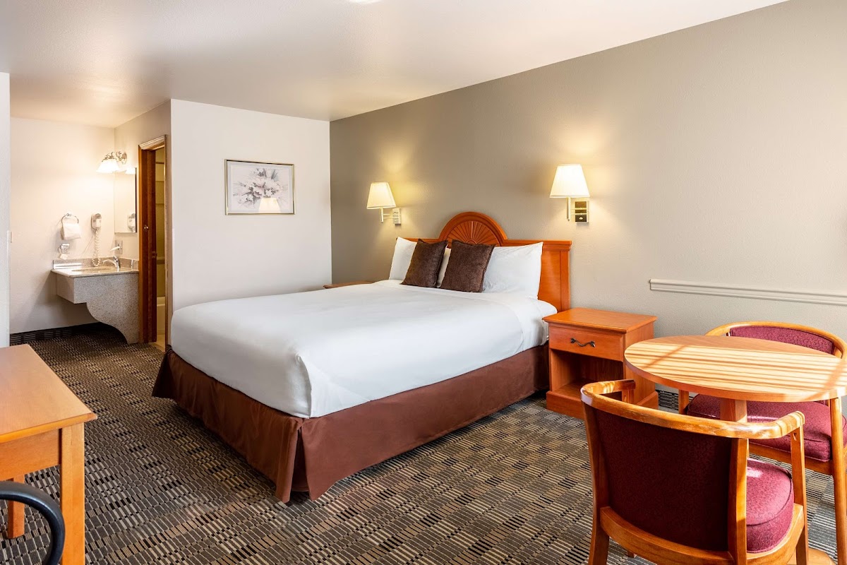 Americas Best Value Inn Burns photo 2