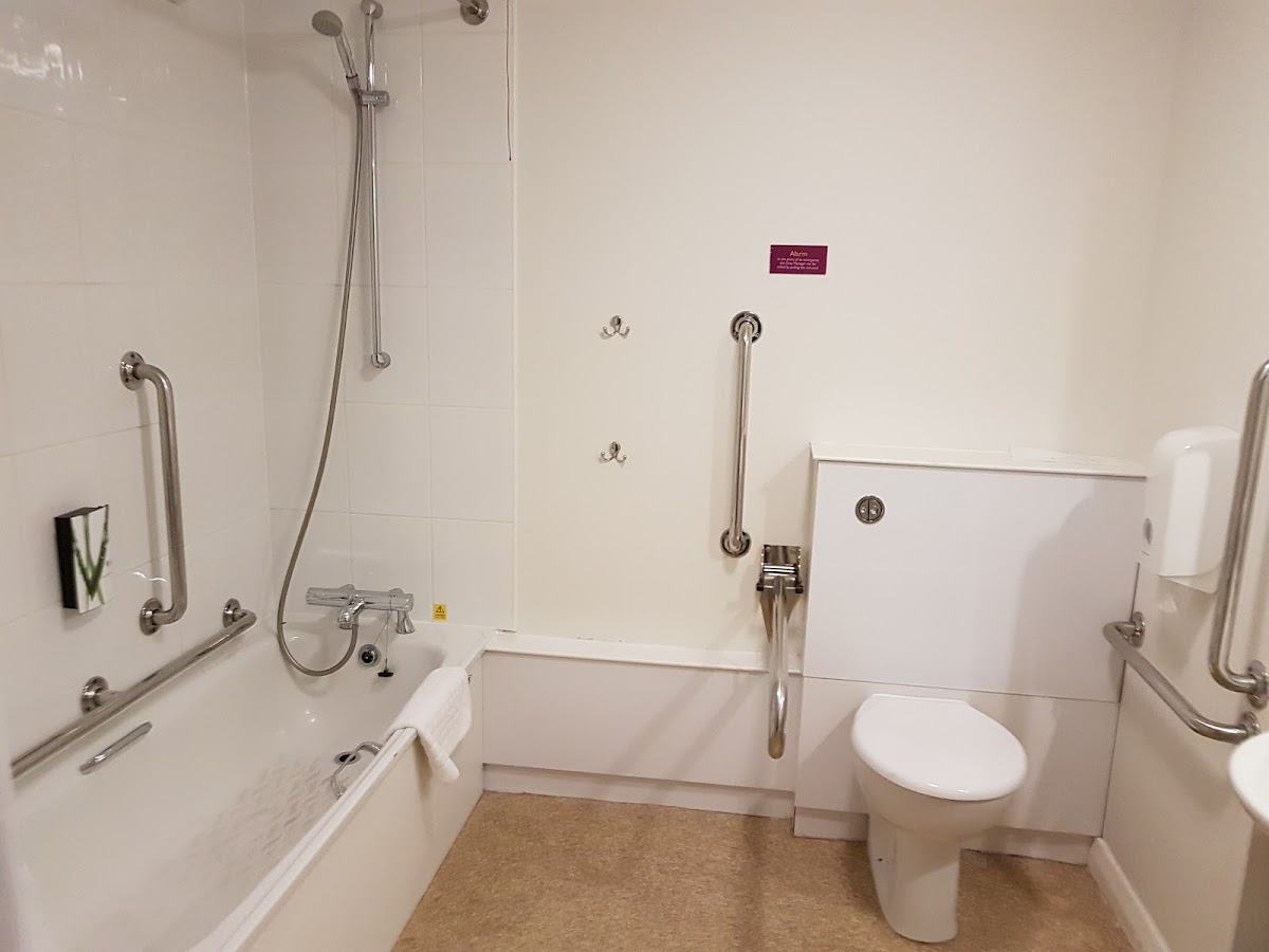 Premier Inn Cheltenham Central (West/A40) hotel photo 3