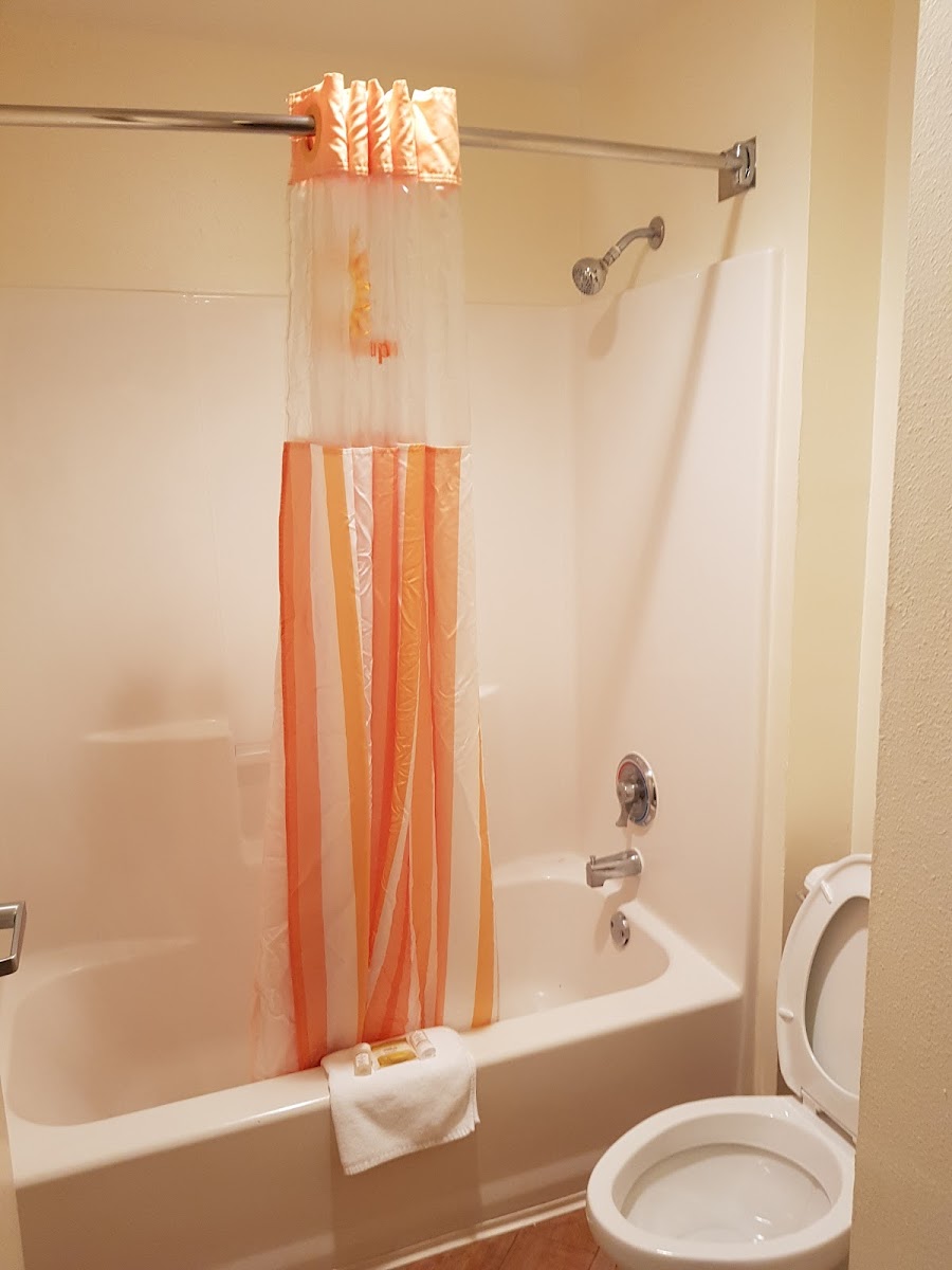 La Quinta Inn & Suites by Wyndham Sawgrass photo 3
