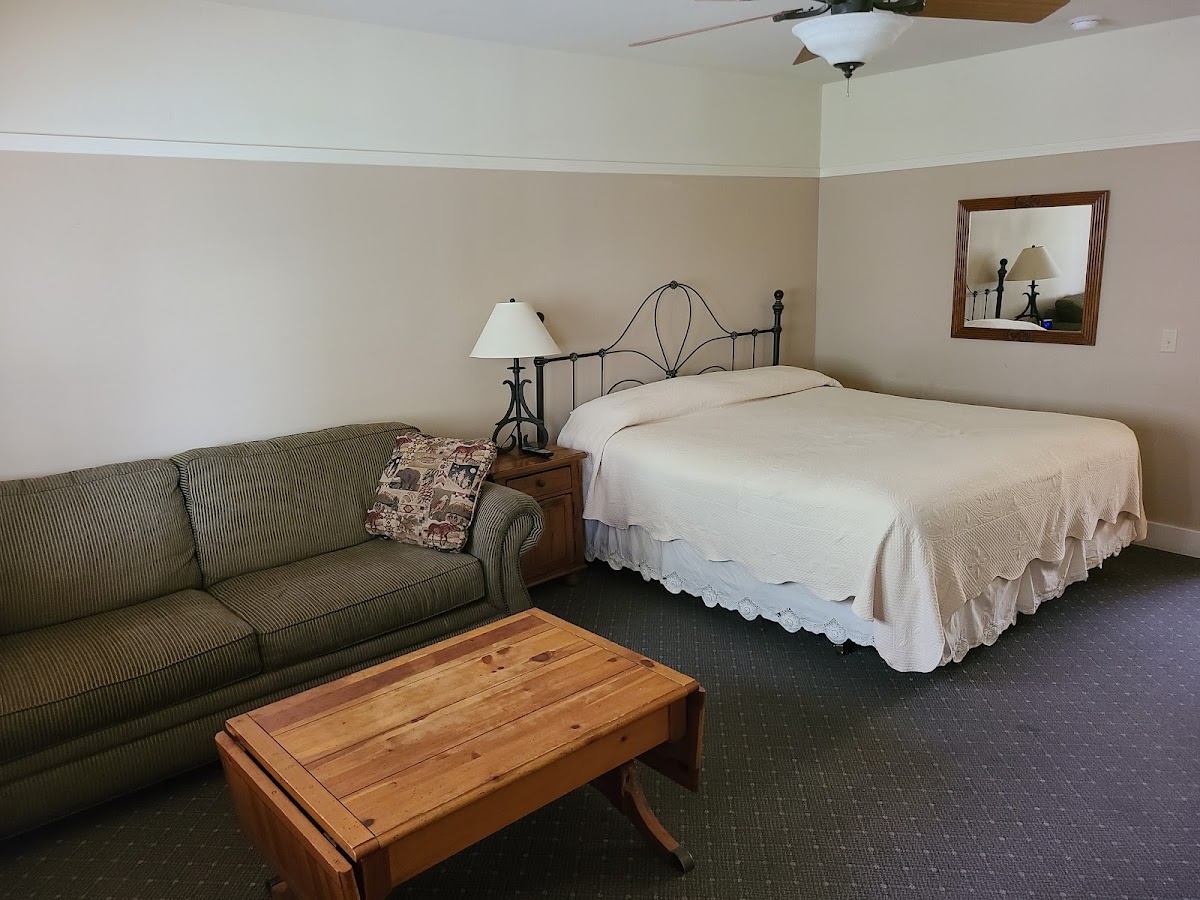 Fall River Hotel & Restaurant photo 2
