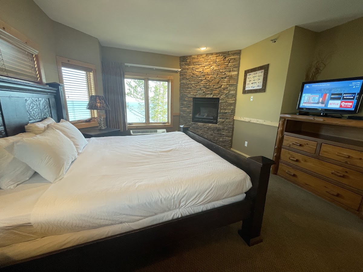 Superior Shores Burlington Bay photo 2