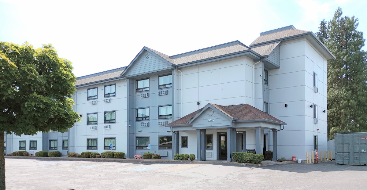 Gateway Inn & Suites