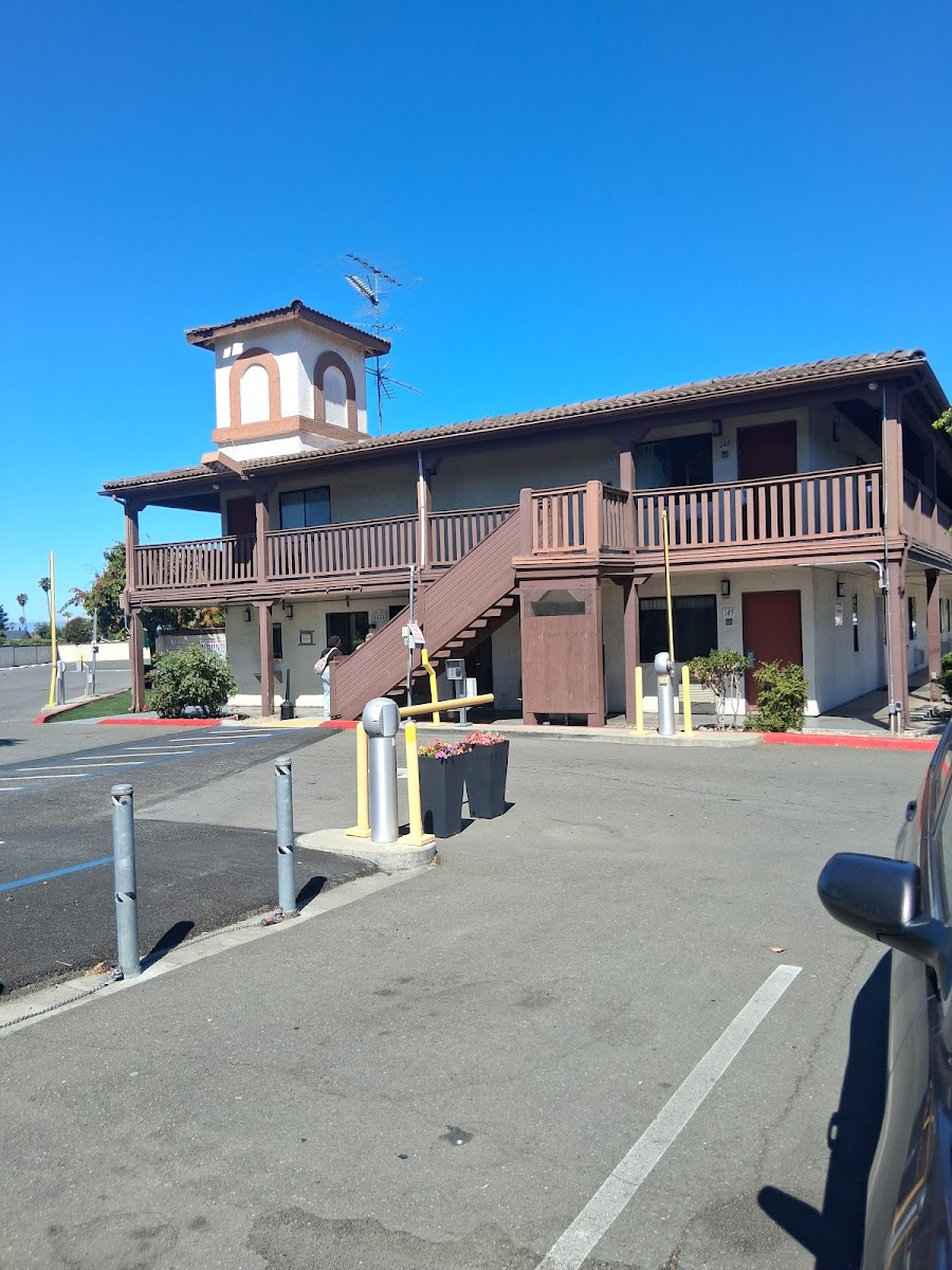 5555 Cedar Court Hotel