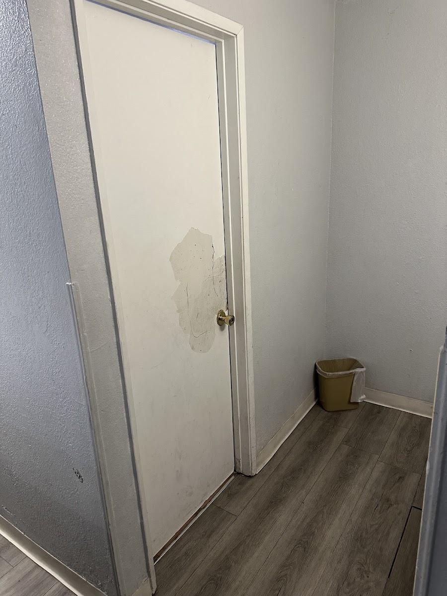 5555 Cedar Court Hotel photo 2