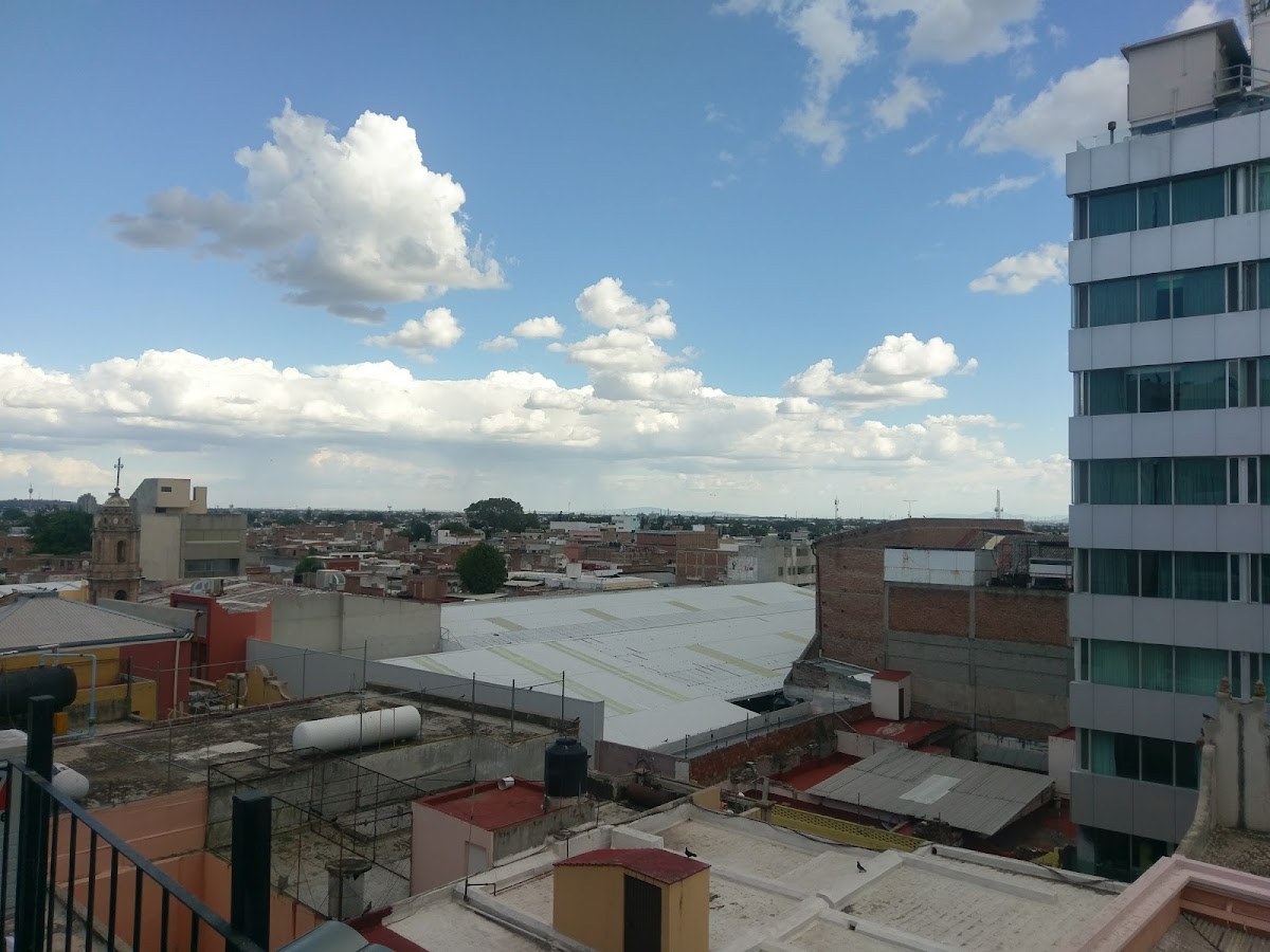 Ramada Plaza by Wyndham Leon photo 3