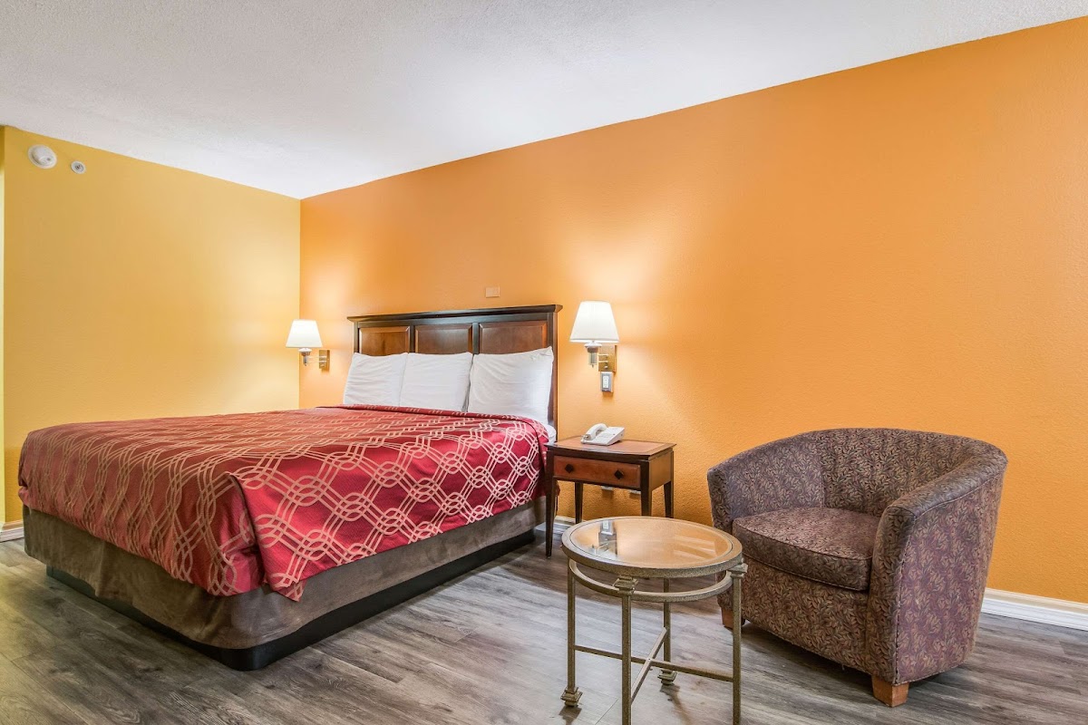 Econo Lodge At Six Flags photo 2