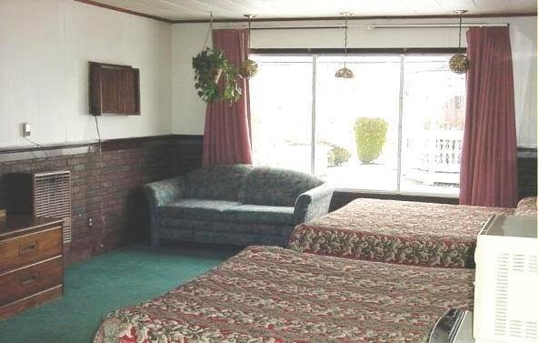 Double A Motel photo 2