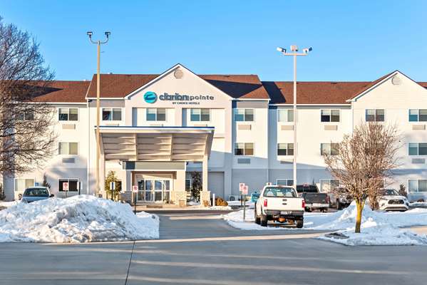 Clarion Pointe Mattoon near University