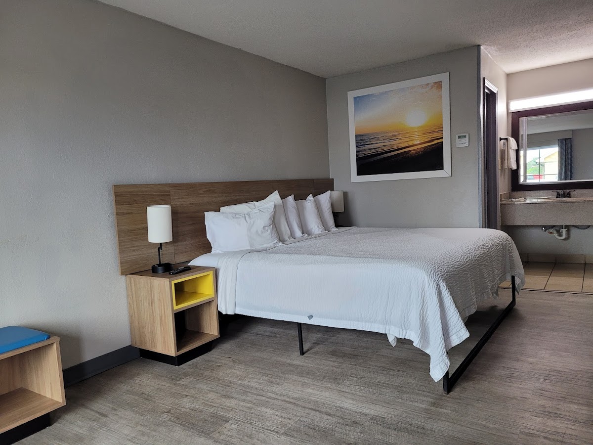 Days Inn by Wyndham Brunswick/St. Simons Area photo 2