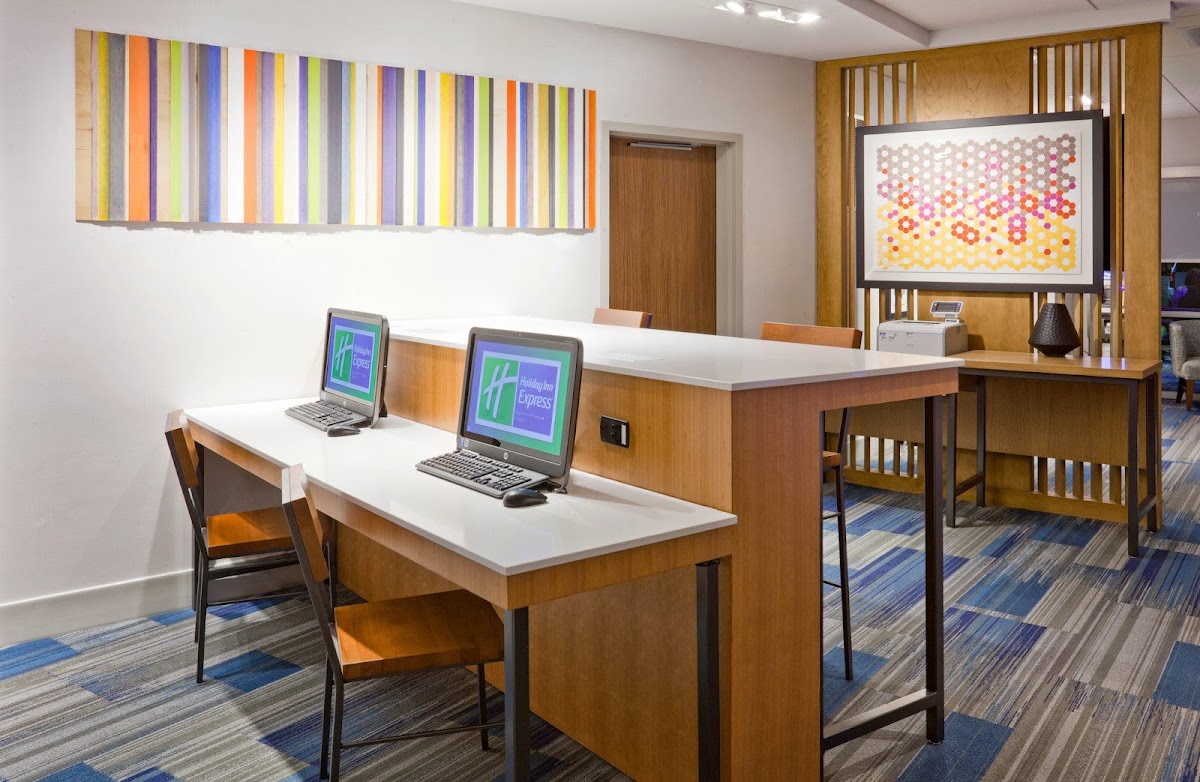 Holiday Inn Express & Suites Des Moines Downtown by IHG photo 2