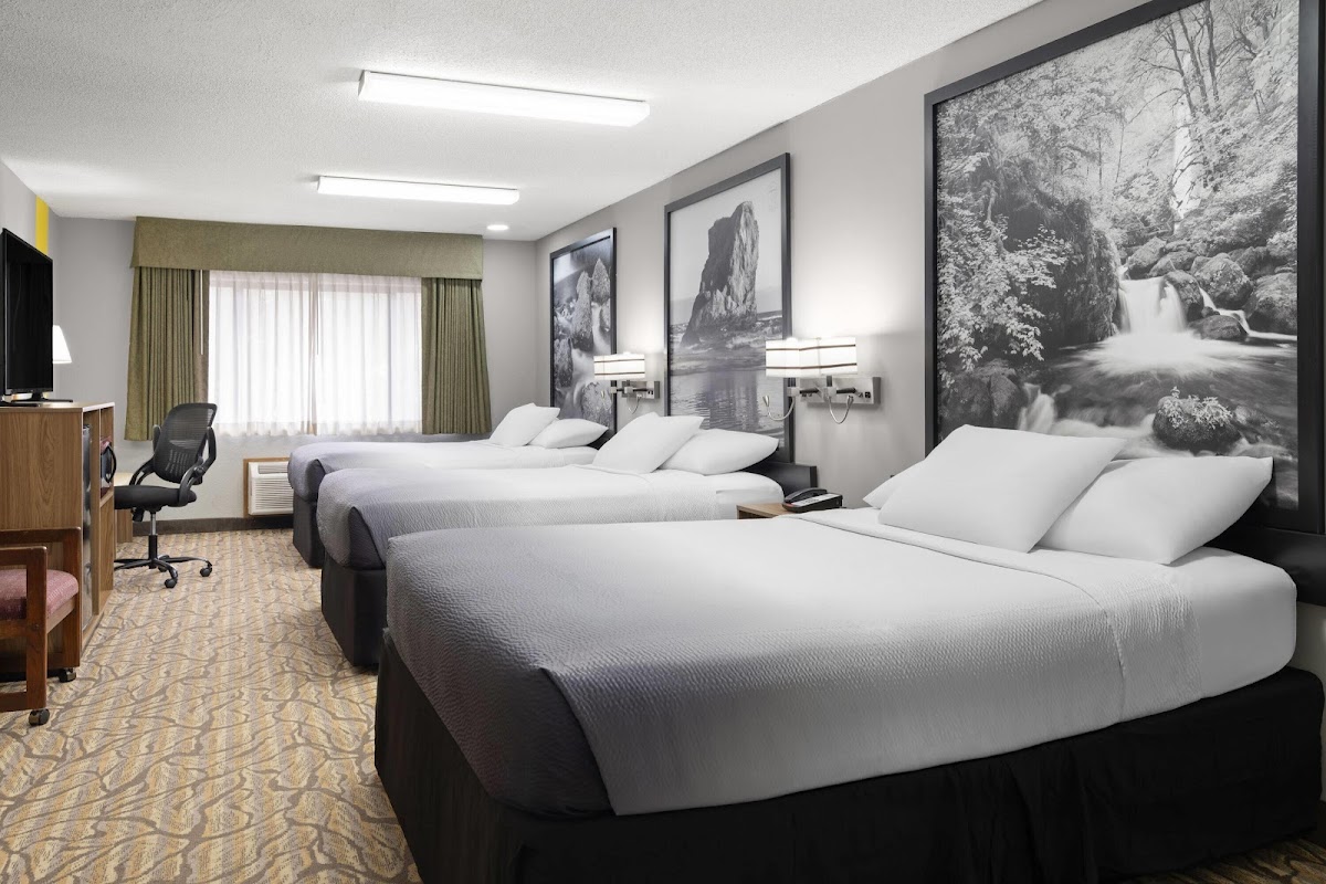 Super 8 by Wyndham Baker City photo 2