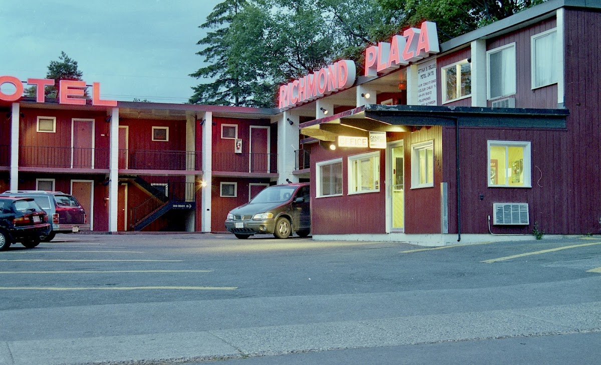 Richmond Plaza Motel
