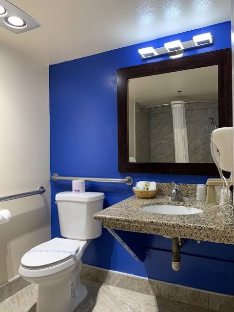 California Inn & Suites Bakersfield