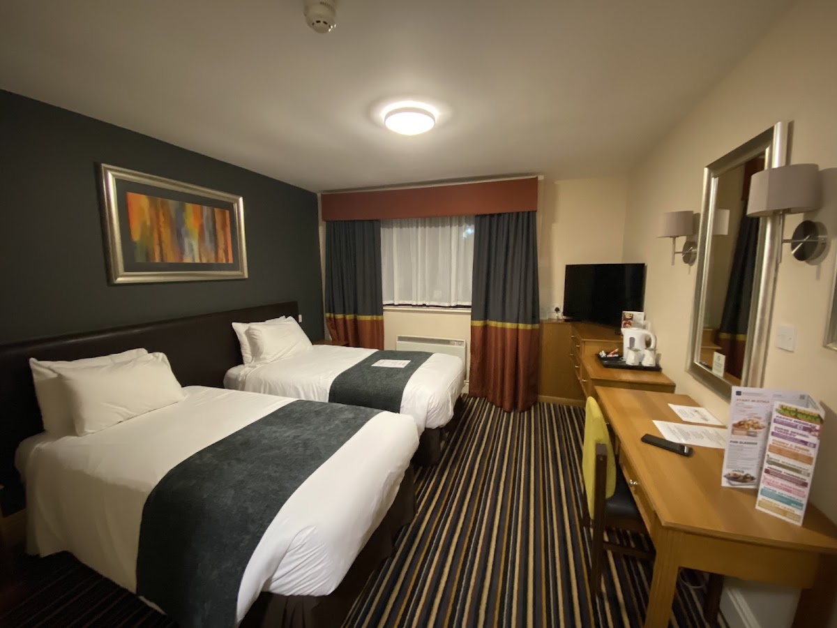 Broughton Hotel photo 2