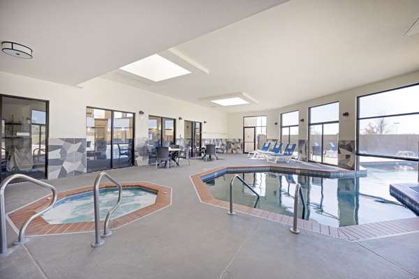 Comfort Inn & Suites Wichita Northeast photo 2