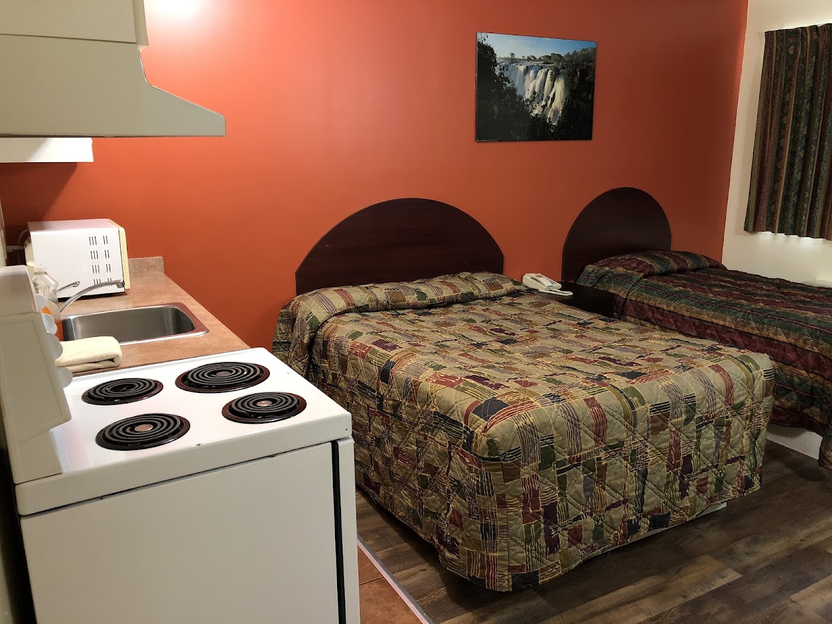 Royal Windsor Inn & Suites photo 2