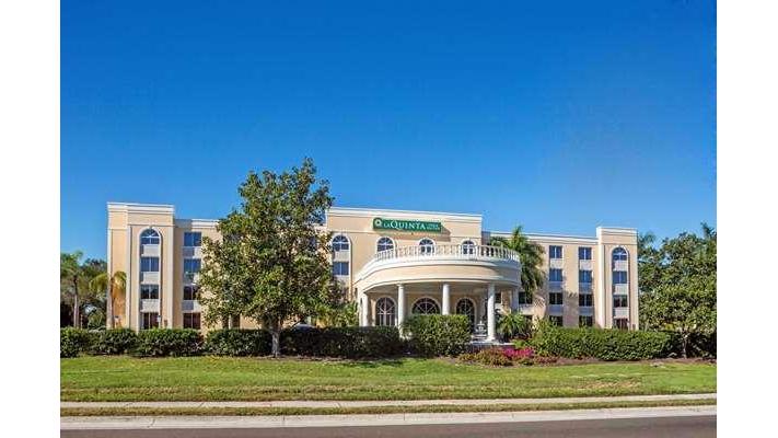La Quinta Inn & Suites by Wyndham Sarasota Downtown