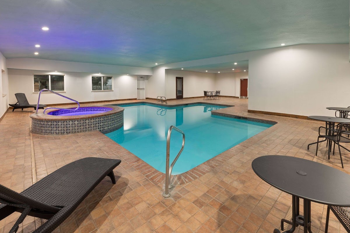 Super 8 by Wyndham Lubbock West photo 3
