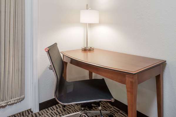 Value Suites Extended Stay - St. Louis Westport Plaza photo 3