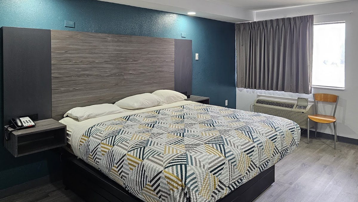 Motel 6 Memphis, TN - Graceland photo 2