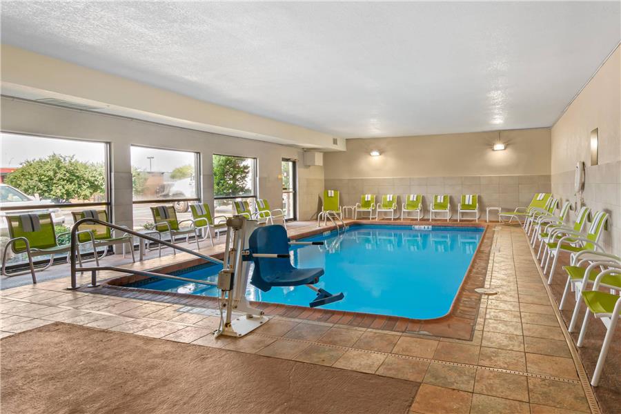 Comfort Inn & Suites Kansas City - Northeast photo 3