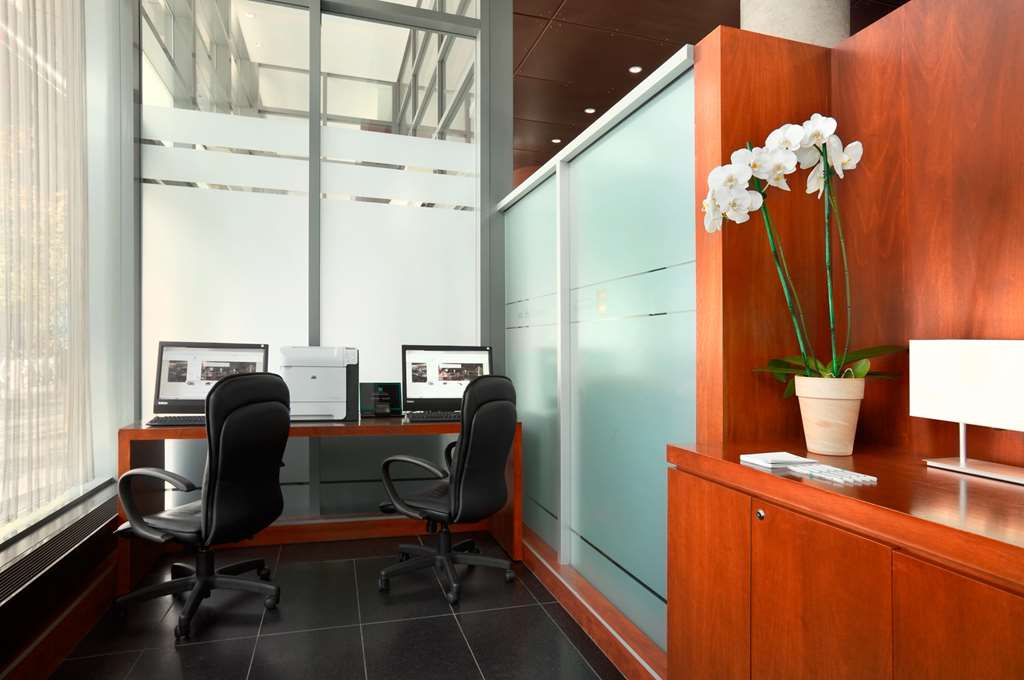 Embassy Suites by Hilton Montreal photo 2