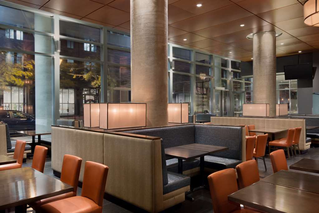 Embassy Suites by Hilton Montreal photo 3
