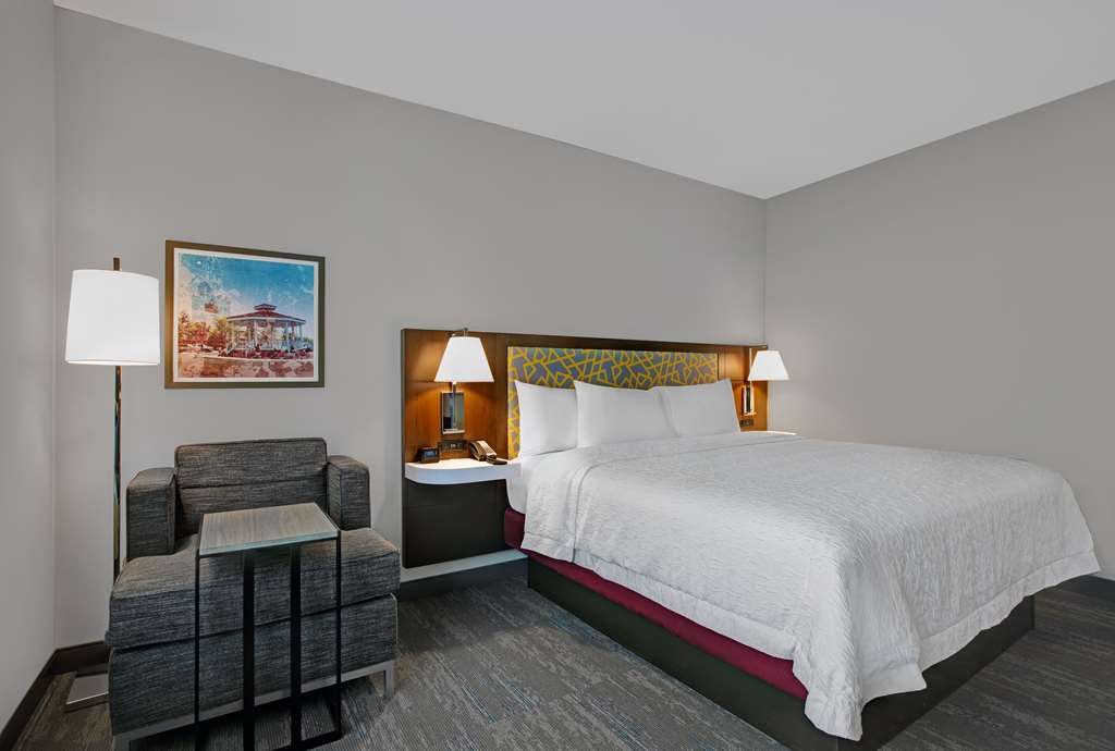 Hampton Inn & Suites Farmers Branch Dallas photo 2