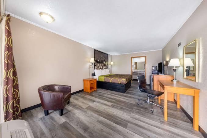 Super 8 by Wyndham Kansas City Airport photo 3