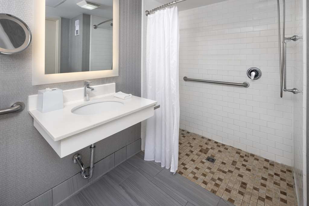 DoubleTree by Hilton Manhattan photo 3