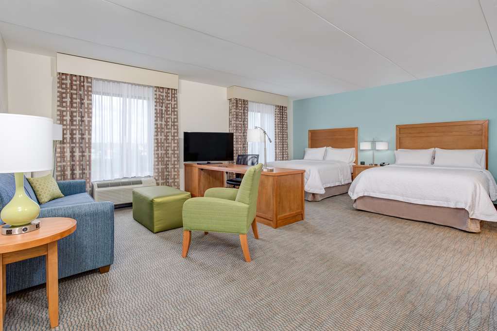 Hampton Inn & Suites Manchester photo 2
