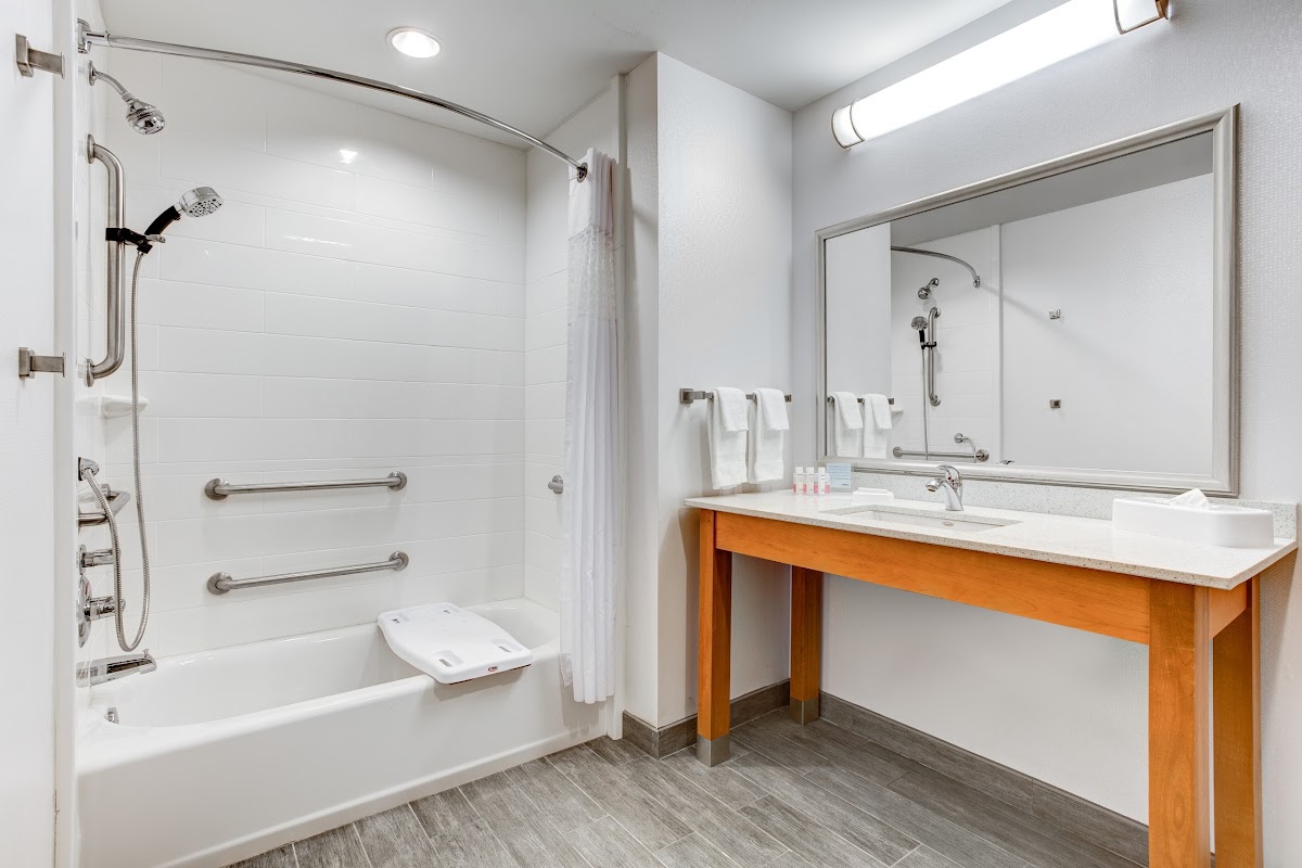 Hampton Inn & Suites Manchester photo 3