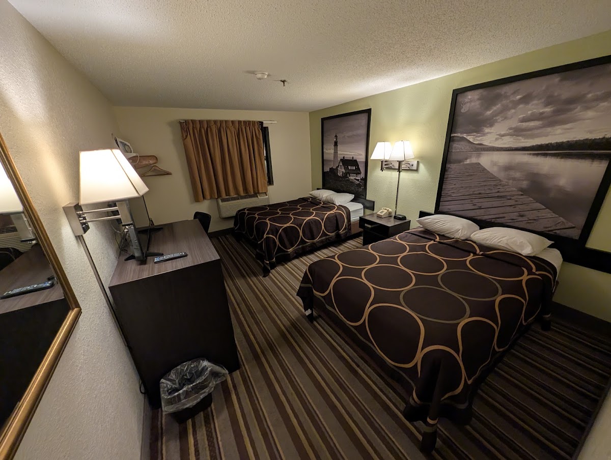 Super 8 by Wyndham Augusta photo 2