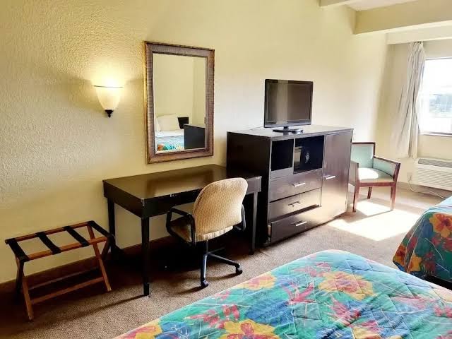 Metro Inn & Suites photo 2