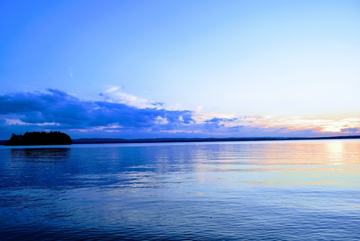 Round Lake