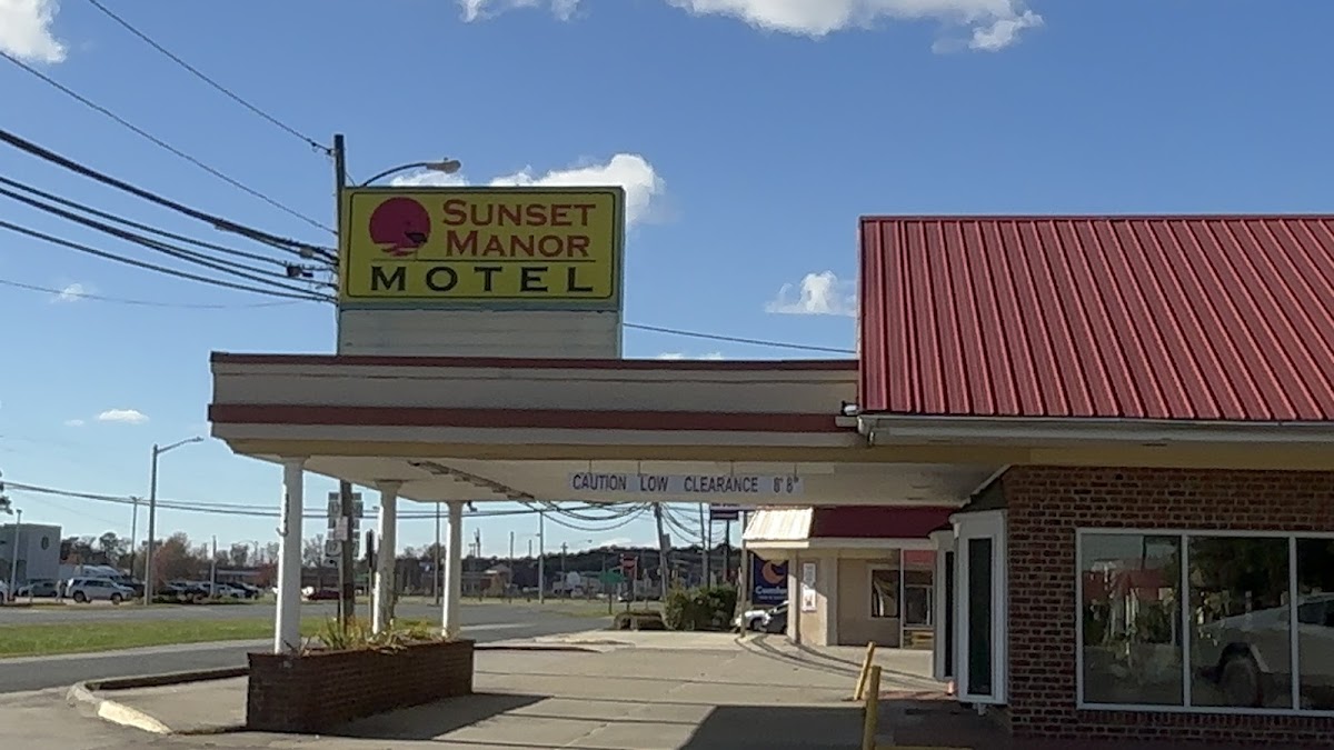 Sunset Manor Motel