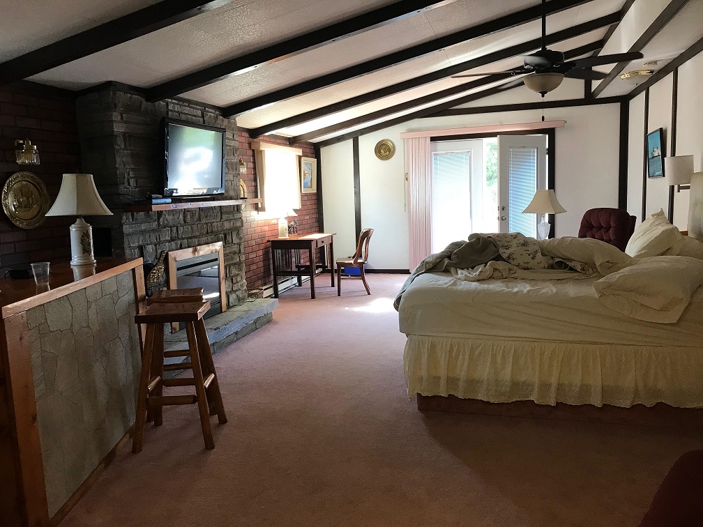 Huron Motor Lodge photo 2