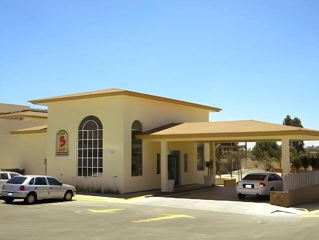 Hotel 5 Inn photo 2