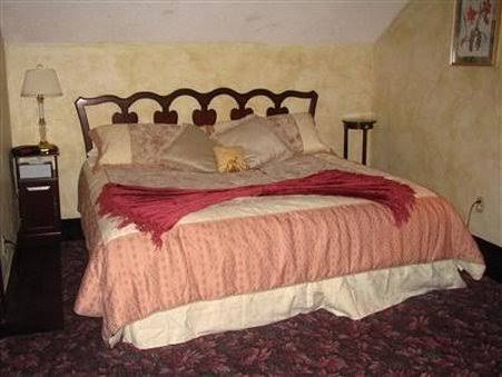Brook Forest Inn photo 2
