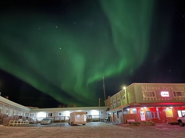 Kluane Park Inn & RV Park